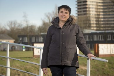 Ingrid de Jong with Wageningen University and Research and collaborators Utrecht University, Swedish University of Agricultural Sciences and Virginia Tech worked on an affordable camera-based system and artificial intelligence that automatically records broiler chicken behaviour on-farm. Photo: Koos Groenewold